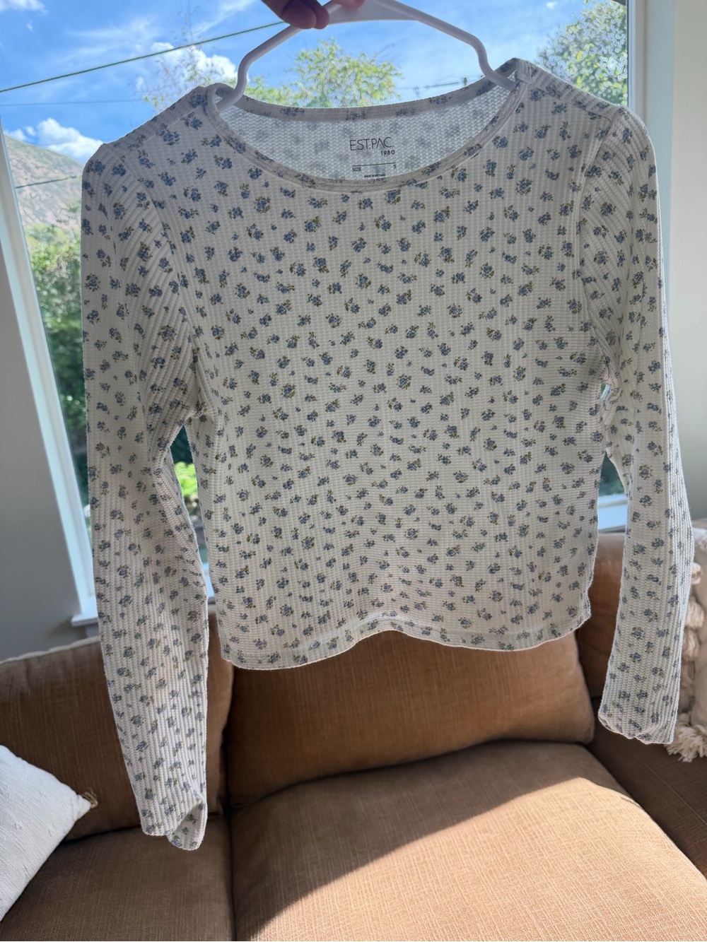 PacSun White Ribbed Long-Sleeve Top with Blue Floral Print